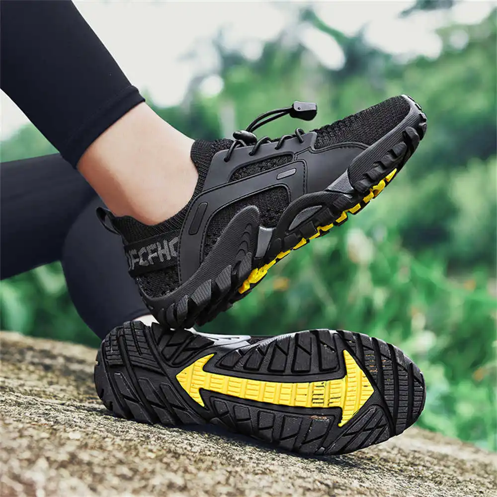Unique Tech Accessories Gifts - أحذية رجالية تكتيكية فاخرة للمشي لمسافات