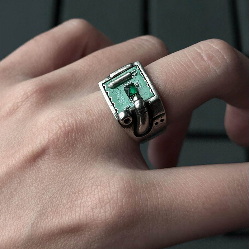 خاتم بتصميم لوحة دوائر مطبوعة  - مراجعة Tech Inspired Accessories وسعره