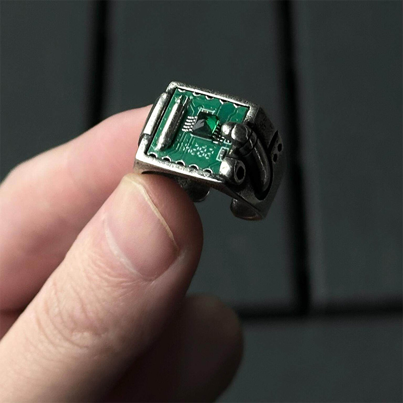 خاتم بتصميم لوحة دوائر مطبوعة  - مراجعة Tech Inspired Accessories وسعره